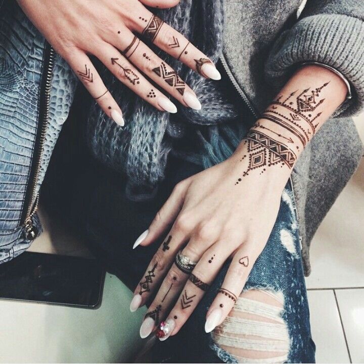 tatuaje tribale femei