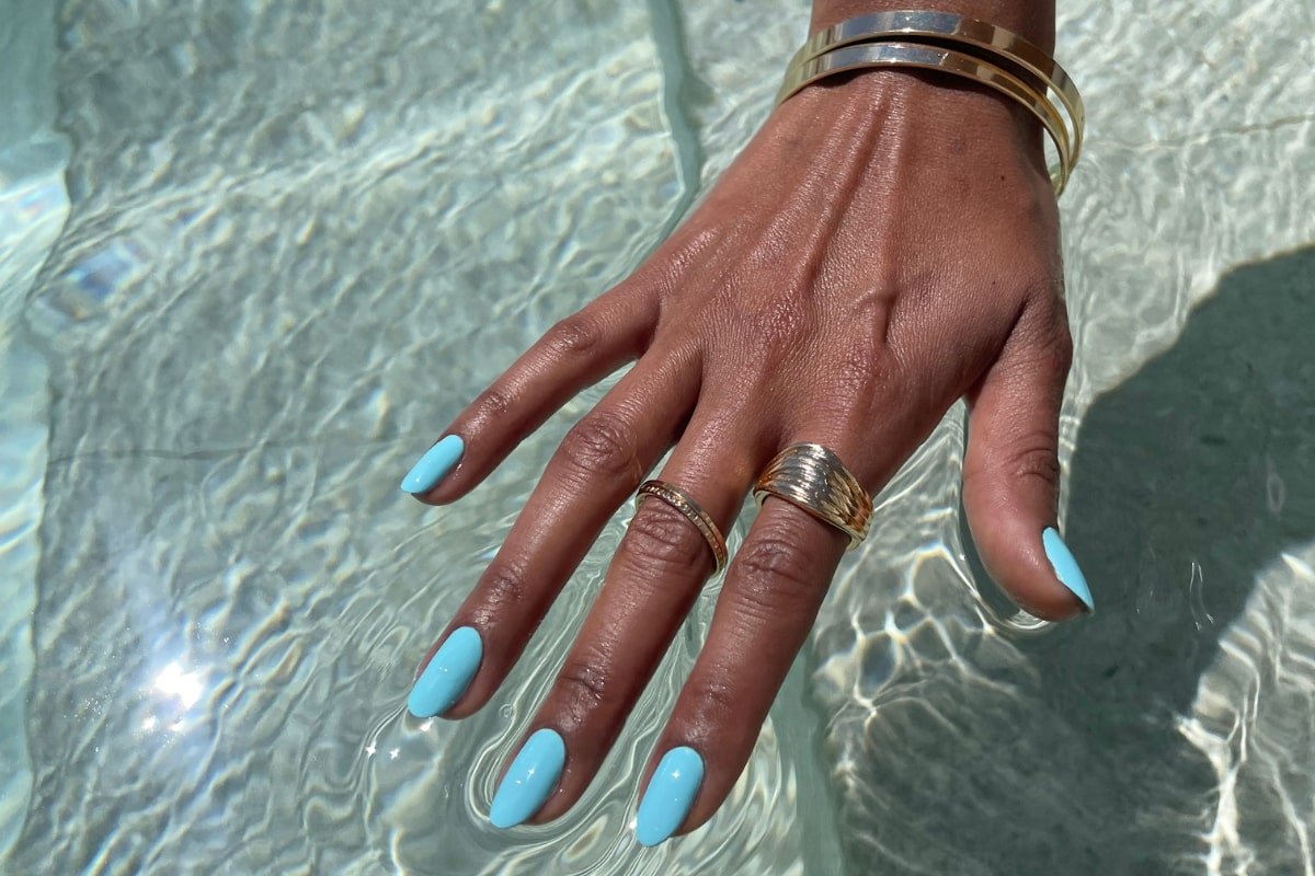 Culori de unghii pentru vara care arata superb pe pielea bronzata. Modele ideale pentru vacanta unghii de vara