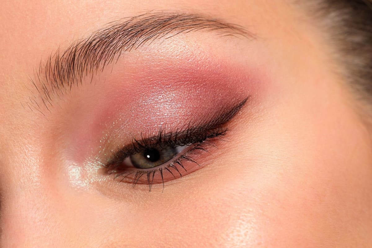 Lista produselor esentiale pentru un machiaj perfect al ochilor ochi cu machiaj elegant