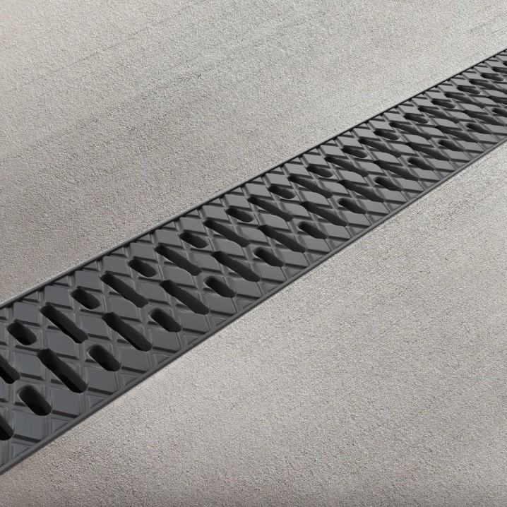 Drenajul care rezistă în timp: de ce să alegi rigole cu grătare din fontă și oțel?