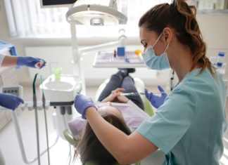 Tratament parodontoză: cum influențează adâncimea pungilor parodontale alegerea terapiei